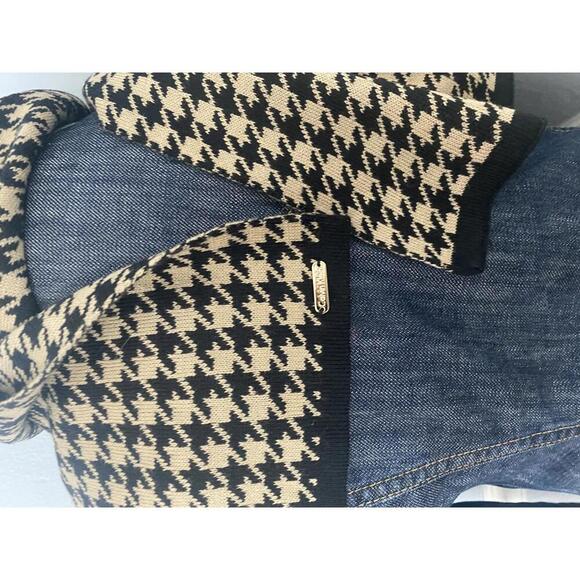 Calvin Klein Houndstooth Knit Scarf - Picture 5 of 14